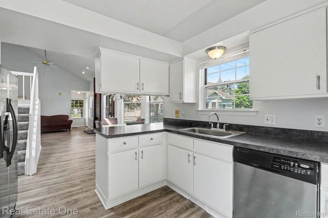 6617 Chimney Sweep, West Bloomfield Charter Township, MI 48322