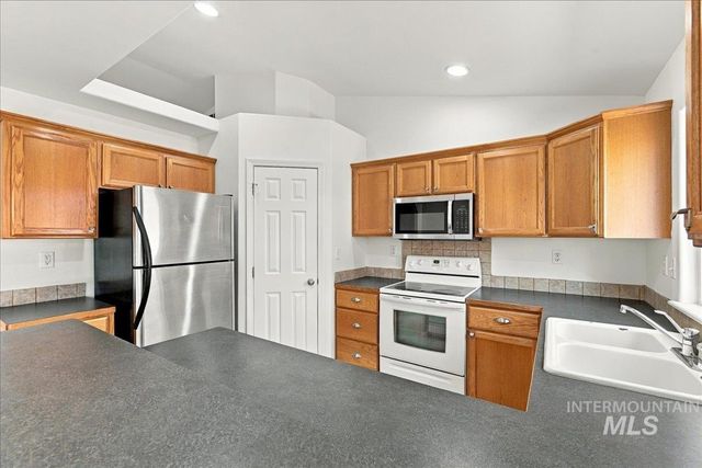 5782 S Staaten Ave, Boise, ID 83709