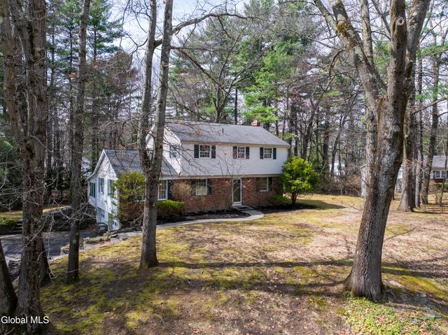 33 Casablanca Court, Clifton Park, NY 12065