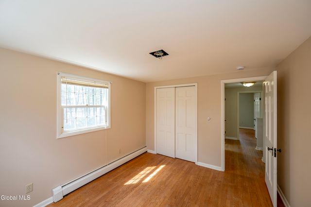 33 Casablanca Court, Clifton Park, NY 12065