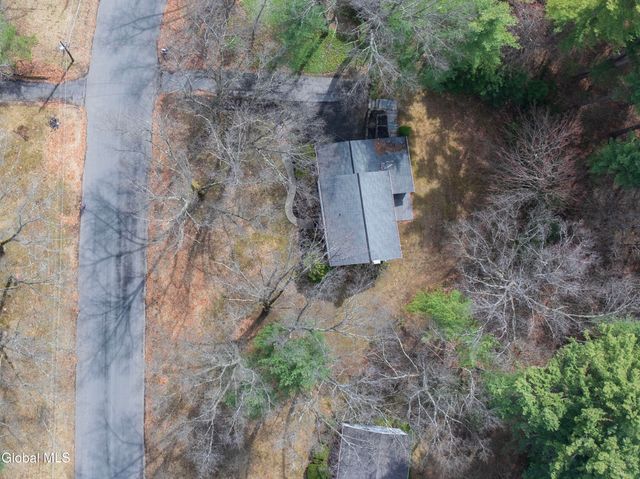33 Casablanca Court, Clifton Park, NY 12065