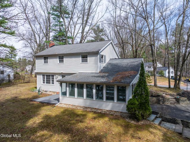 33 Casablanca Court, Clifton Park, NY 12065