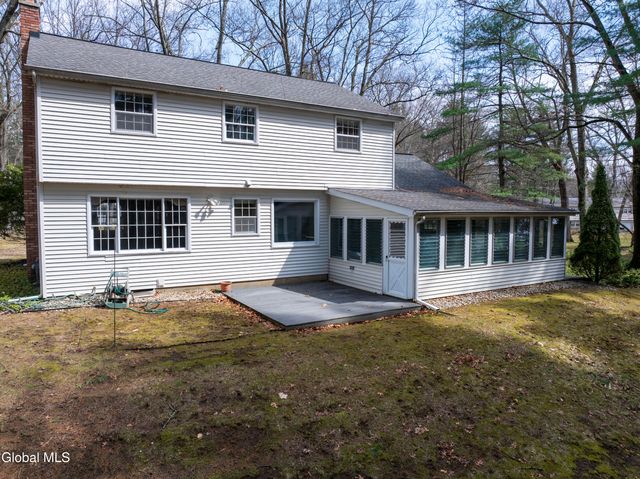 33 Casablanca Court, Clifton Park, NY 12065