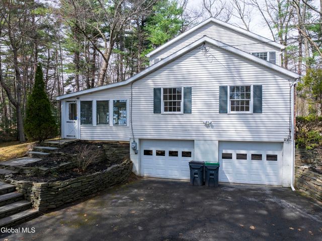 33 Casablanca Court, Clifton Park, NY 12065