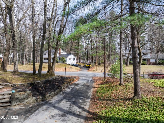 33 Casablanca Court, Clifton Park, NY 12065