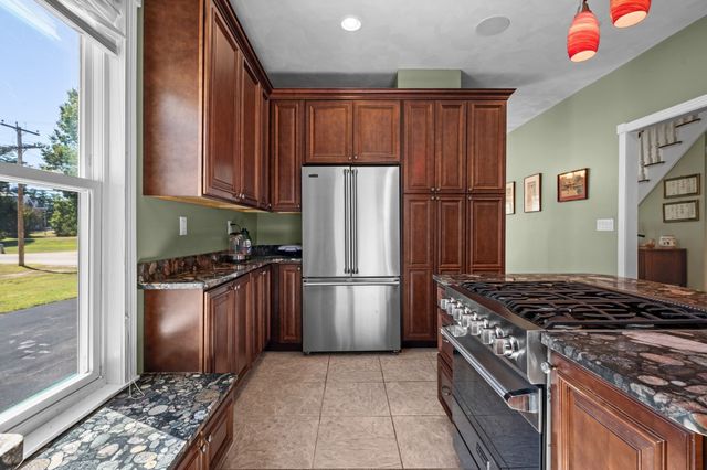 181 Main, Kingston, NH 03848
