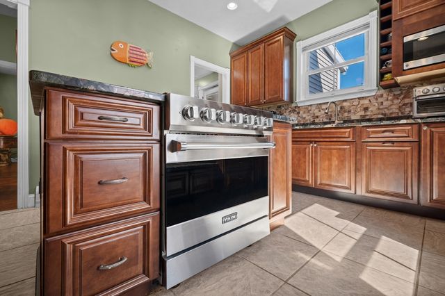 181 Main, Kingston, NH 03848