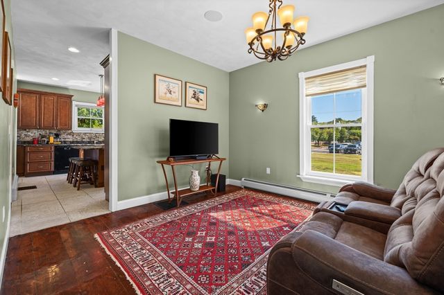 181 Main, Kingston, NH 03848