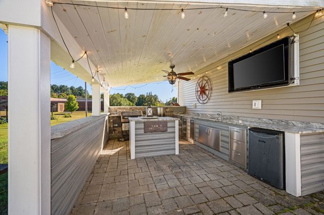 181 Main, Kingston, NH 03848