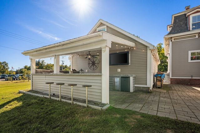 181 Main, Kingston, NH 03848