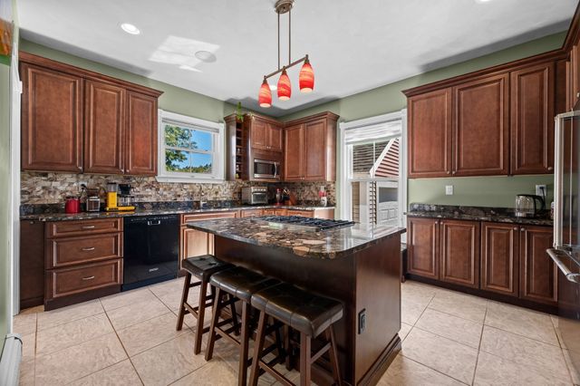 181 Main, Kingston, NH 03848