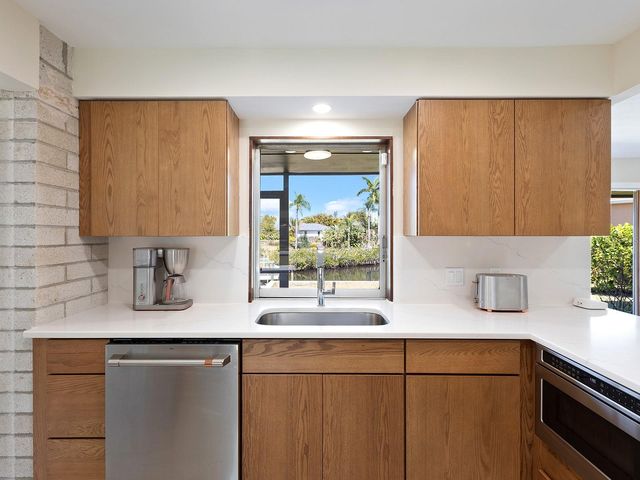 5669 AMERICA DRIVE, Sarasota, FL 34231