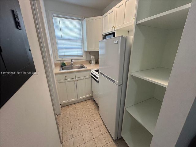 300 Sunset Dr 15, Fort Lauderdale, FL 33301