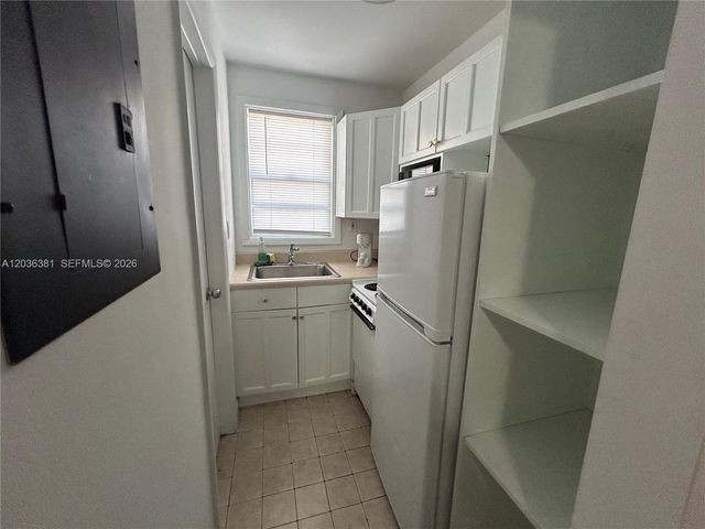300 Sunset Dr 15, Fort Lauderdale, FL 33301