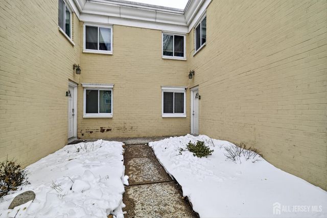 22 lake Avenue 5a, East Brunswick, NJ 08816