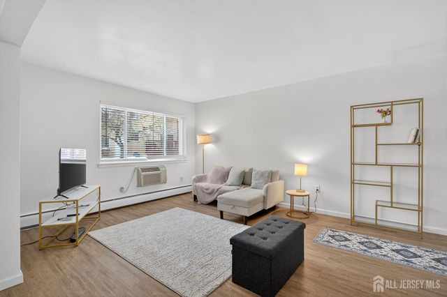 22 lake Avenue 5a, East Brunswick, NJ 08816