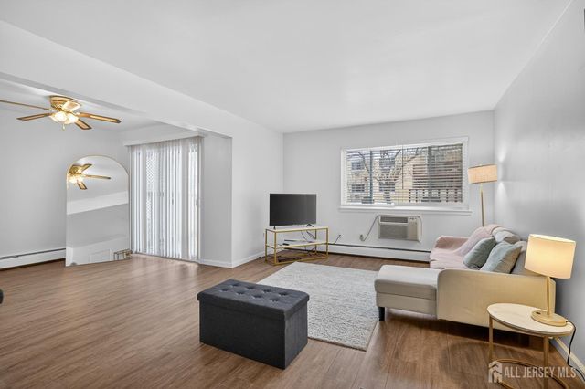 22 lake Avenue 5a, East Brunswick, NJ 08816