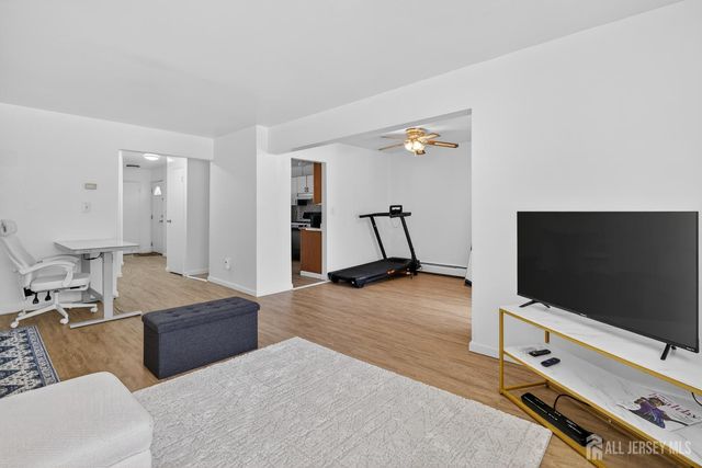 22 lake Avenue 5a, East Brunswick, NJ 08816