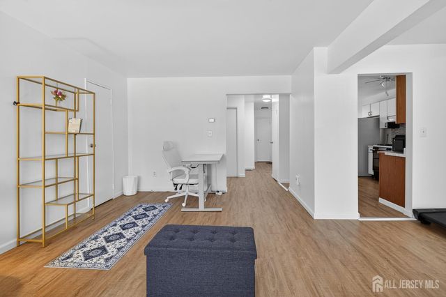 22 lake Avenue 5a, East Brunswick, NJ 08816