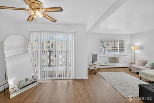 22 lake Avenue 5a, East Brunswick, NJ 08816