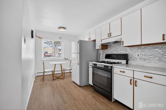 22 lake Avenue 5a, East Brunswick, NJ 08816