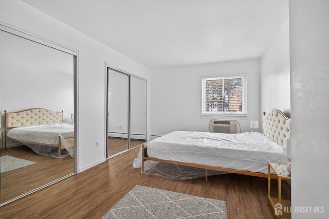 22 lake Avenue 5a, East Brunswick, NJ 08816