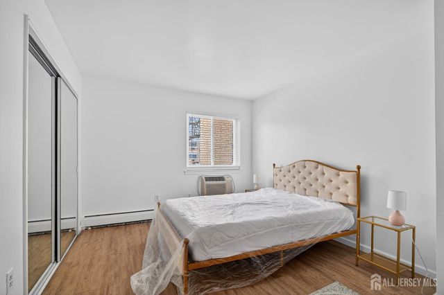 22 lake Avenue 5a, East Brunswick, NJ 08816