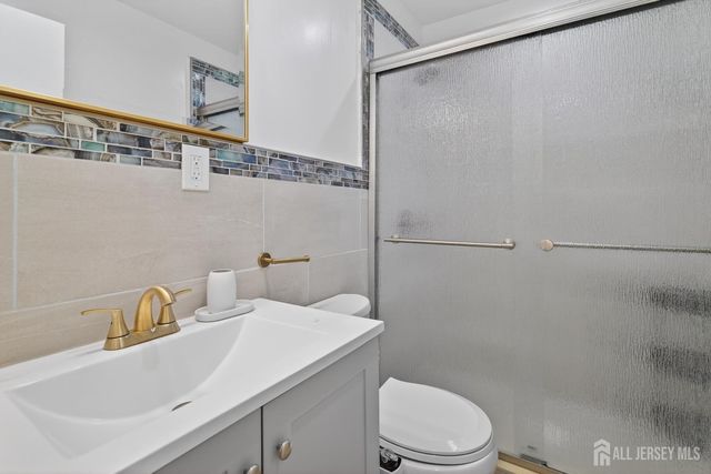 22 lake Avenue 5a, East Brunswick, NJ 08816