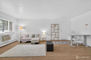 22 lake Avenue 5a, East Brunswick, NJ 08816