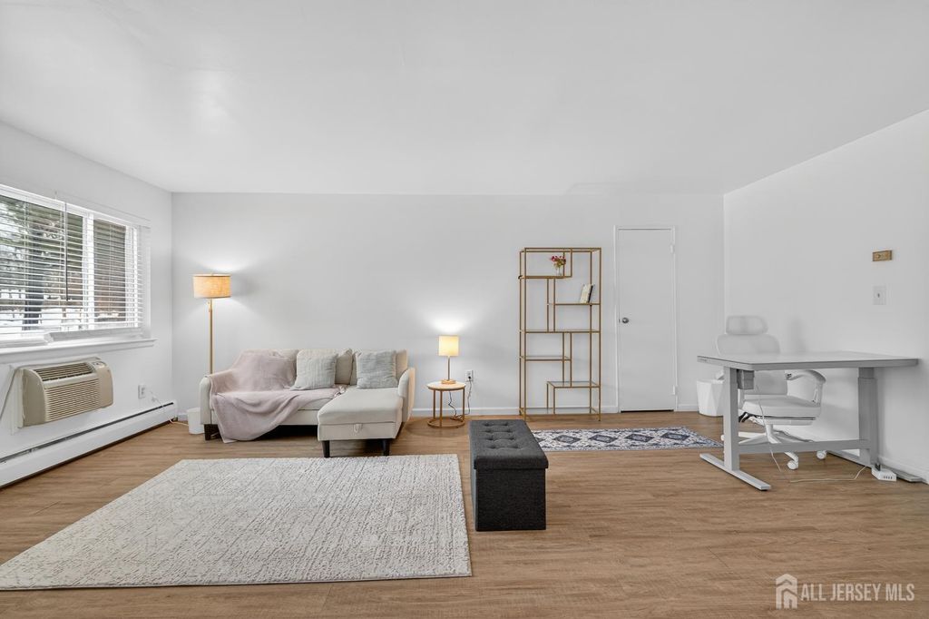 22 lake Avenue 5a, East Brunswick, NJ 08816