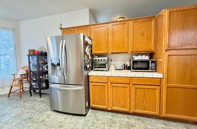 1044 W Orange Street, Hanford, CA 93230