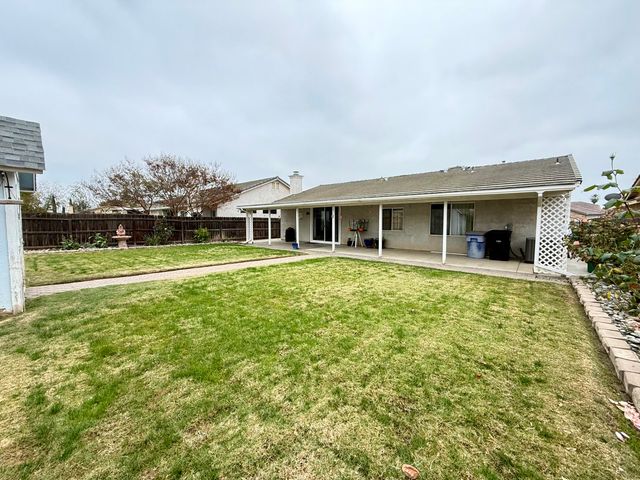 1044 W Orange Street, Hanford, CA 93230