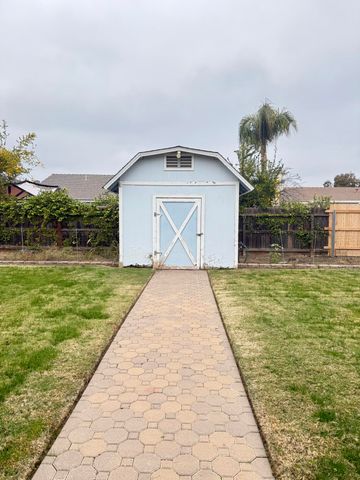 1044 W Orange Street, Hanford, CA 93230