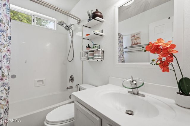 6647 W TONOPAH Drive, Glendale, AZ 85308