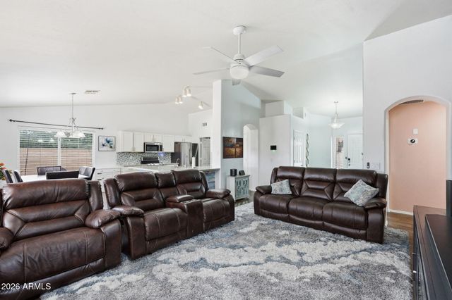 6647 W TONOPAH Drive, Glendale, AZ 85308