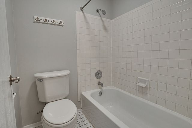 972 Mallard Circle 2, Schaumburg, IL 60193