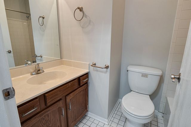 972 Mallard Circle 2, Schaumburg, IL 60193