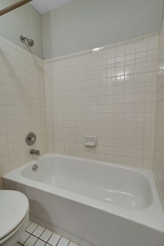 972 Mallard Circle 2, Schaumburg, IL 60193