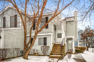 972 Mallard Circle 2, Schaumburg, IL 60193
