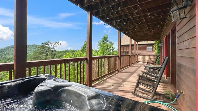 1644 Pinewood Way, Sevierville, TN 37862