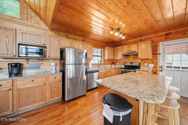 1644 Pinewood Way, Sevierville, TN 37862
