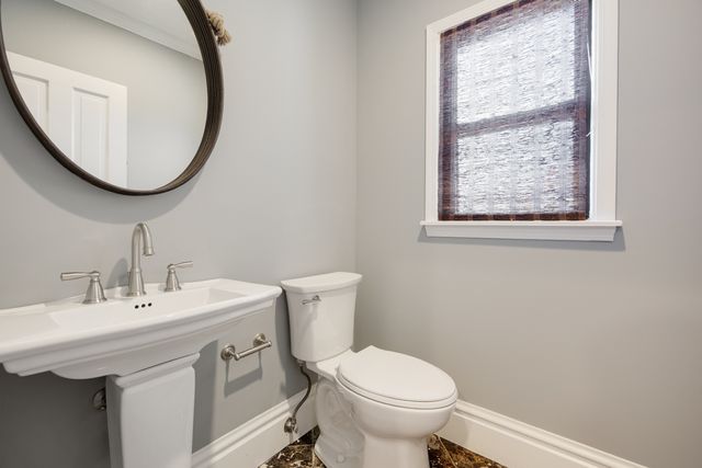 121 N Washington Street, Naperville, IL 60540
