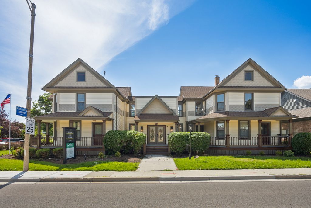 121 N Washington Street, Naperville, IL 60540