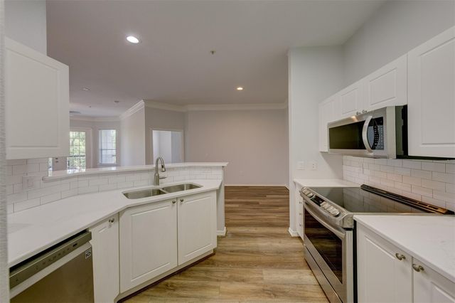 3045 Marina Bay Drive Drive 12201, League City, TX 77573