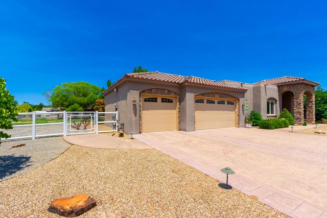 930 Titus Loop, Bosque Farms, NM 87068