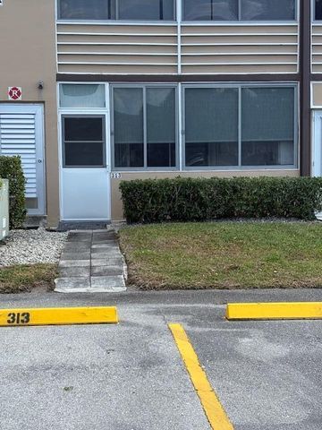 313 Andover M, West Palm Beach, FL 33417