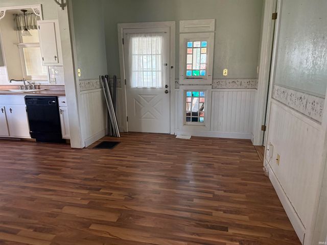 215 S High Street, Hartford City, IN 47348