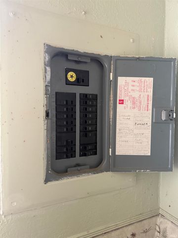 215 S High Street, Hartford City, IN 47348