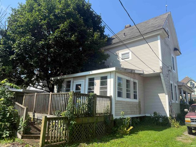 215 S High Street, Hartford City, IN 47348