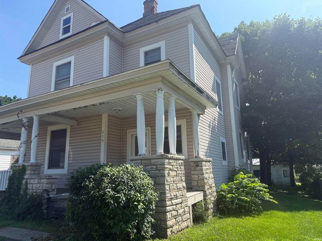 215 S High Street, Hartford City, IN 47348